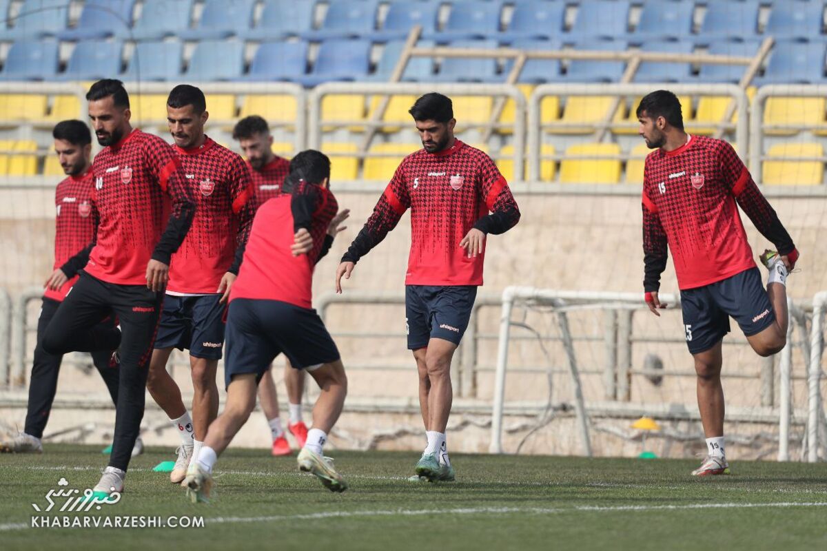 پرسپولیس مدافع چپ و فوروارد گلزن می خواهد/ برای قهرمانی در لیگ برتر و حذفی باید نیمکت قوی داشته باشید/ محرمی می توانست ۵ آپارتمان در تهران بخرد