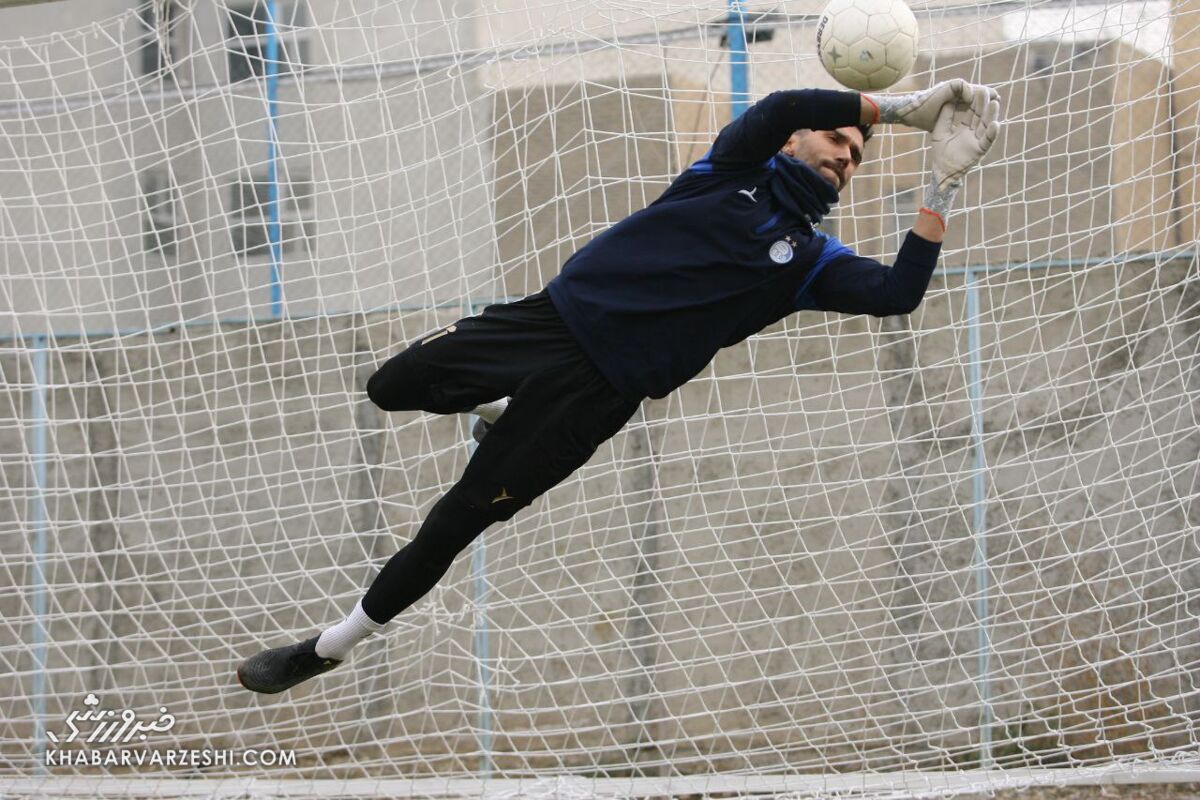 تمرین ویژه کاپیتان استقلال برای بازی تراکتور