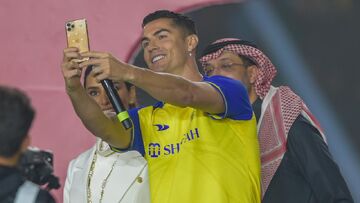 عکس| شگفت زدگی عربستانی‌ها از اقدام غیرمنتظره رونالدو در اولین بازی/ دلیل عجیب برای ترک ورزشگاه!