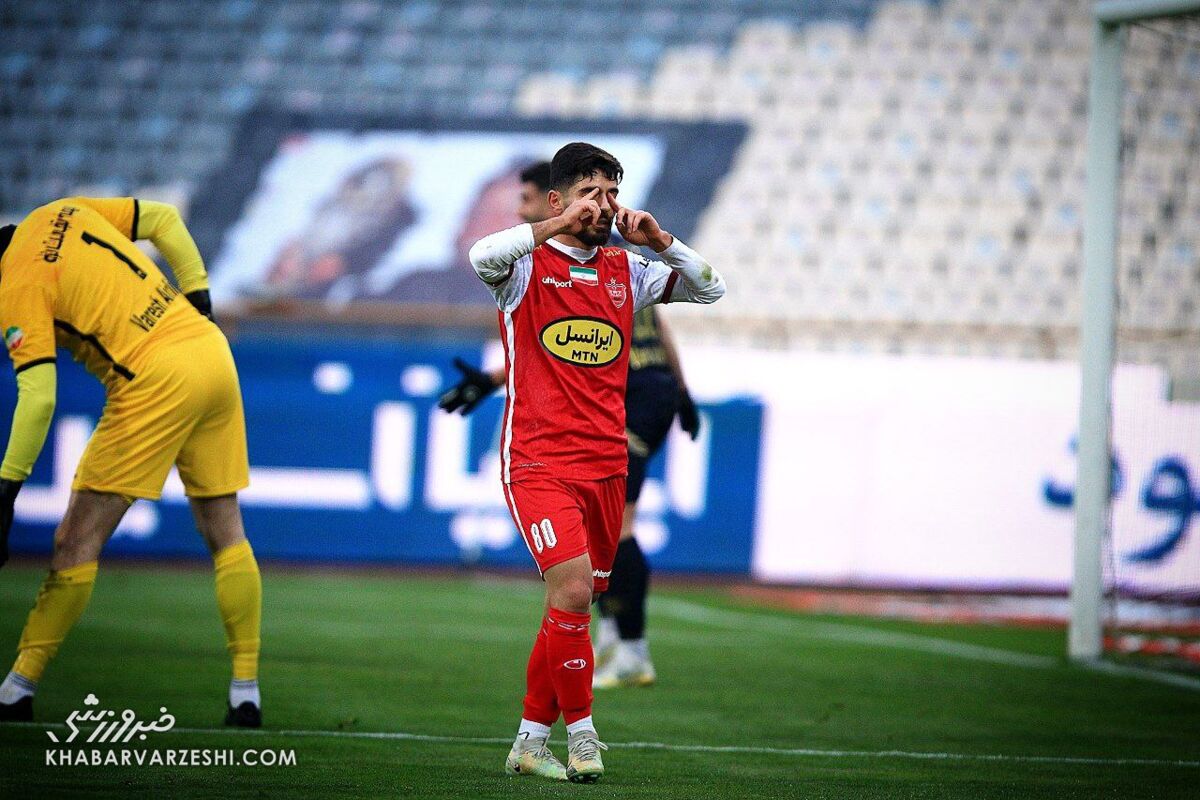 شادی گل محمد عمری در دیدار پرسپولیس و نساجی