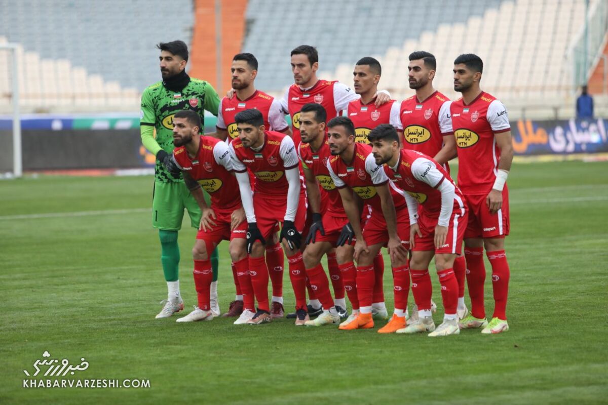 یک استقلالی صدر را از پرسپولیس گرفت/ توقف پرسپولیس ۱۰ نفره در عصر جنجالی آزادی