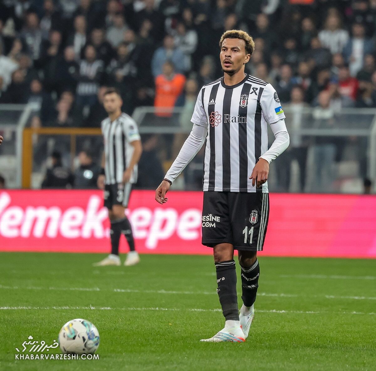 هافبکی که خیلی زود از عرش به فرش رسید/ سقوط او هشداری برای جوانان است