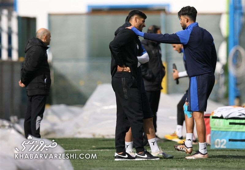 عکس| ستاره استقلال با لباس شخصی در تمرین آبیها/ دو مدافع اختصاصی تمرین کردند