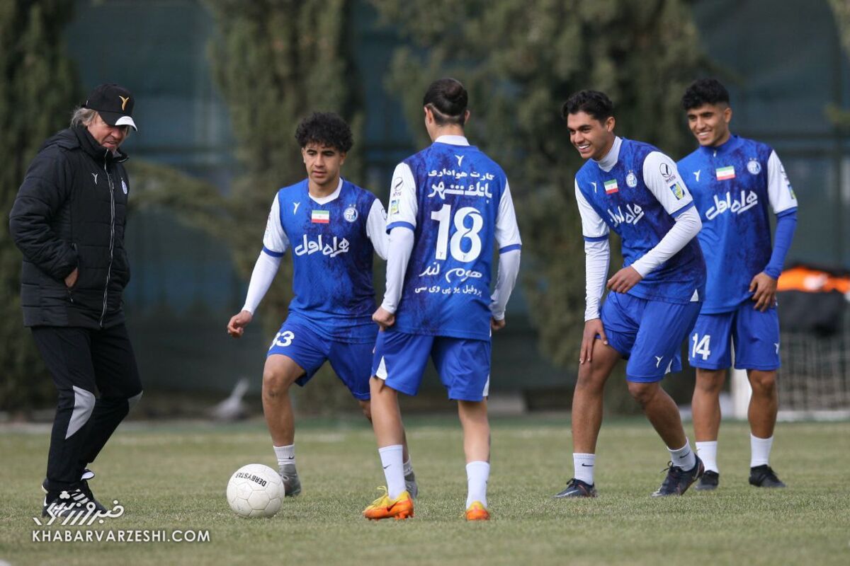 ساپینتو با خریدهای جدید استقلال تمرین کرد