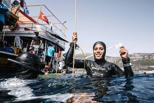 عکس| دختر ایرانی «پری دریایی» شد!/ موفقیت بزرگ «مژگان شکوری» با ثبت رکورد جهانی  