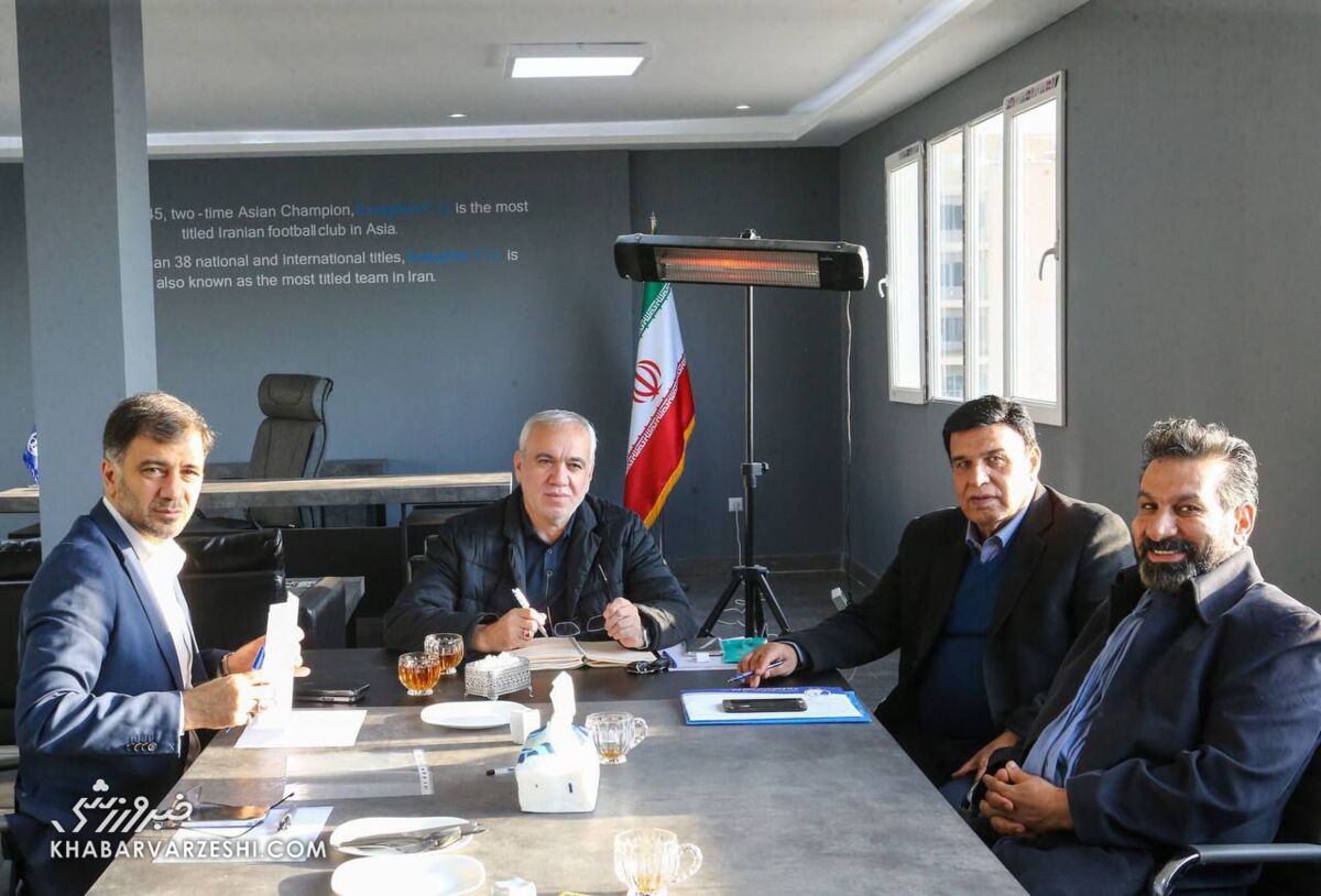 کادر مدیریتی استقلال در انتظار یک معجزه/ آخرین تلاش برای نجات آبیها کادر مدیریتی استقلال در انتظار یک معجزه/ آخرین تلاش برای نجات آبیها