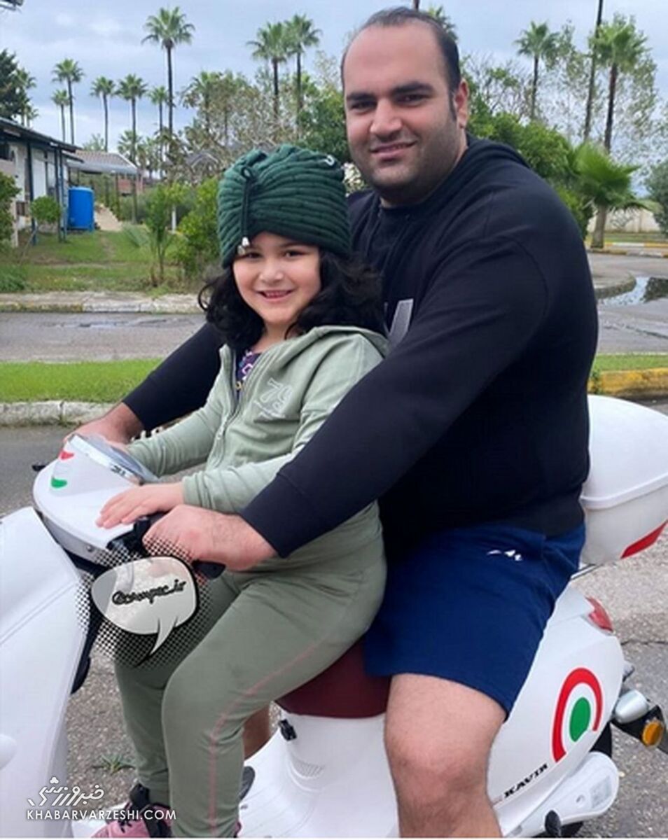 بهداد سلیمی درکنار دخترش