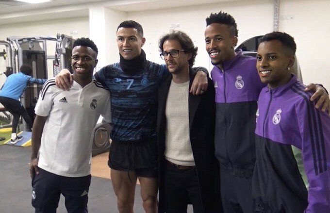 واکنش بهترین بازیکن سال به جنجال عکس با رونالدو؛ این کارها برای اینستاگرام است!/ در مورد جامجهانی حرفی ندارم