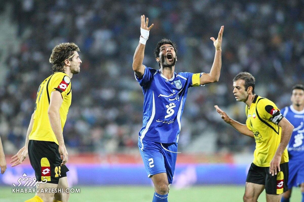 تاریخچه دیدارهای استقلال و سپاهان/ جنجال برای دوپینگ در رختکن به خاطر ناخن!/ هر دو تیم در برد و باخت مساوی هستند