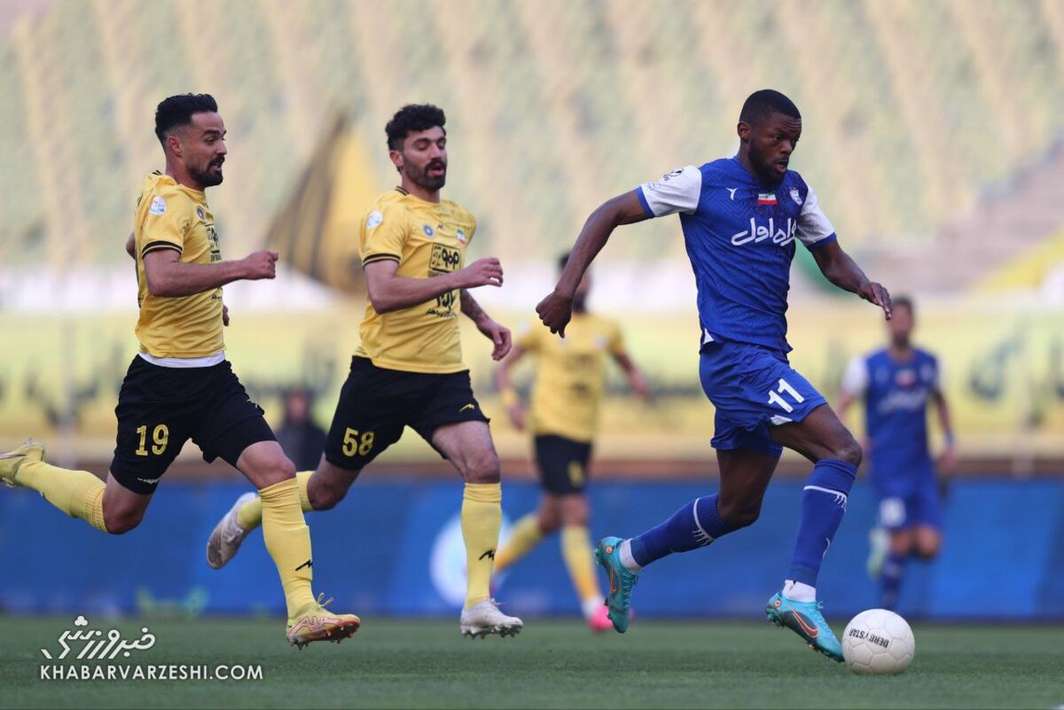 استقلال در این فصل هیچی نمی شود/ آقای یزدانی! این چه خطایی بود؟/ سیاوش باید جوابگوی هواداران باشد/ آقای داور! محبی را زدند؛ چرا پنالتی نگرفتی؟