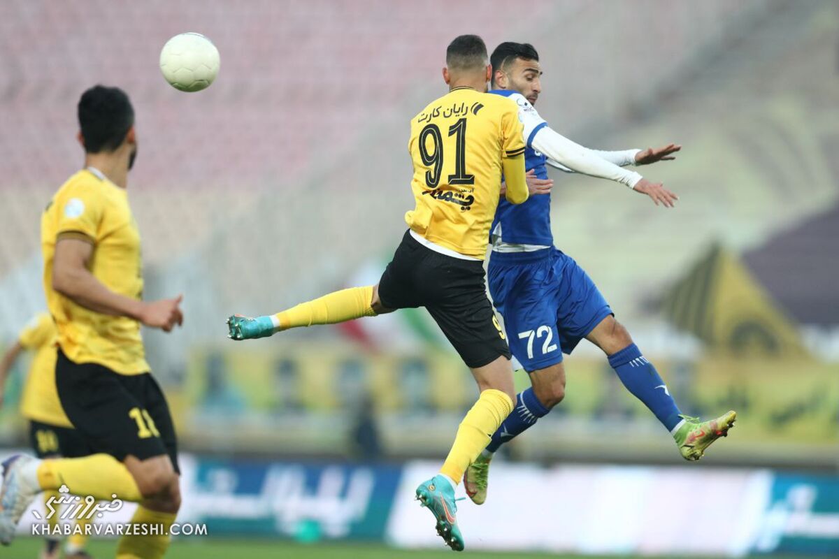 سپاهان ۲ - استقلال یک/ رستگاری اصفهانیها با پنالتی جنجالی دقیقه ۹۲/ مورایس برنده دربی پرتغالی