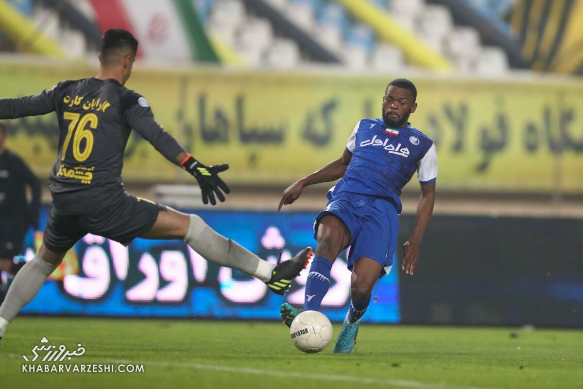 عکس| پاس فوقالعاده ستاره استقلال برای آقای گیتاریست