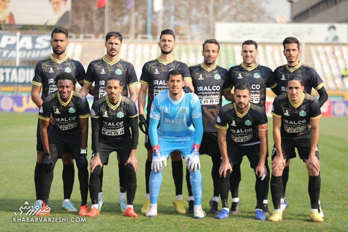 یک استقلالی صدر را از پرسپولیس گرفت/ توقف پرسپولیس ۱۰ نفره در عصر جنجالی آزادی