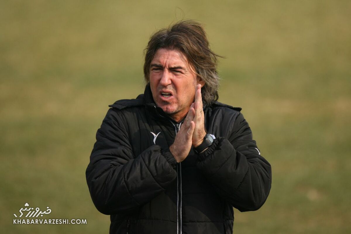 نارضایتی سرمربی پرتغالی از هافبکهای تیمش/ میانه میدان استقلال تغییر میکند نارضایتی سرمربی پرتغالی از هافبکهای تیمش/ میانه میدان استقلال تغییر میکند