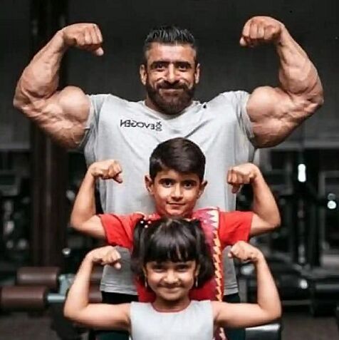 تصویری جذاب از خانواده هادی چوپان/ خانواده گرگ ایرانی در ۳ سایز با فیگور!