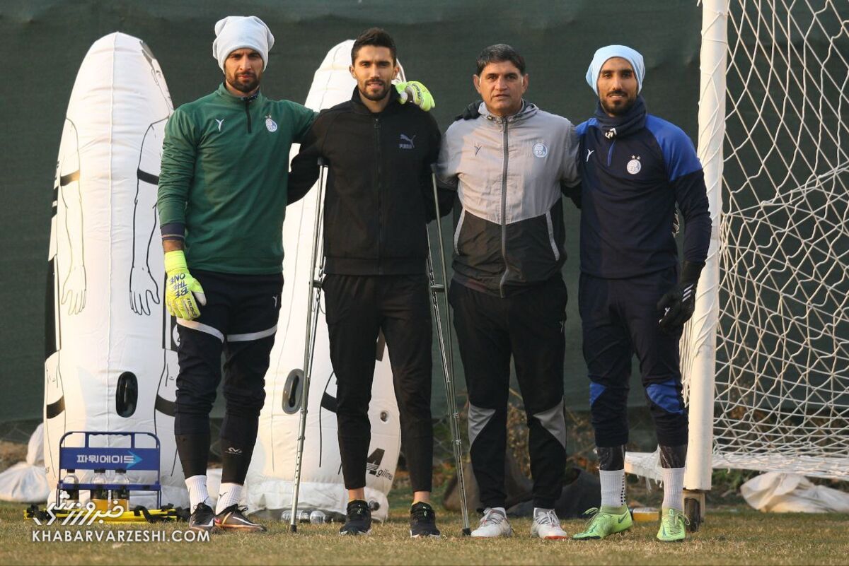 عکس| آخرین وضعیت کاپیتان استقلال/ حسینی با عصا به دیدن ساپینتو رفت