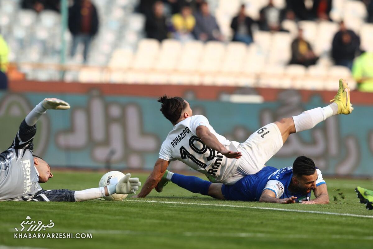 نظر قاطع کارشناس داوری درباره گل به خودی ملوان؛ گل استقلال سالم بود/ مطهری خطا نکرد، روی او خطا شد/ توپ از خط دروازه استقلال رد نشد