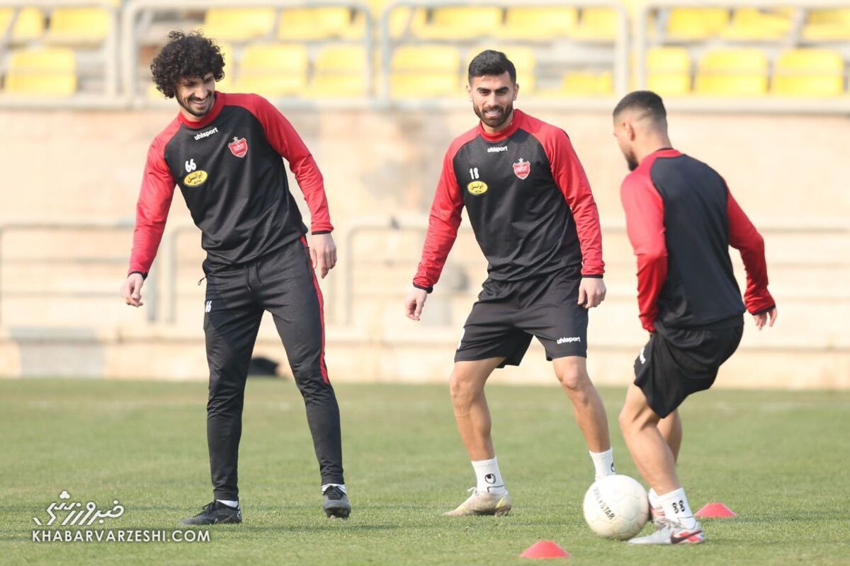 پیغام گل محمدی به یک بازیکن؛ بازگشت به پرسپولیس را فراموش کن!/ تعجب سرخها از یک اقدام عجیب پیغام گل محمدی به یک بازیکن؛ بازگشت به پرسپولیس را فراموش کن!/ تعجب سرخها از یک اقدام عجیب
