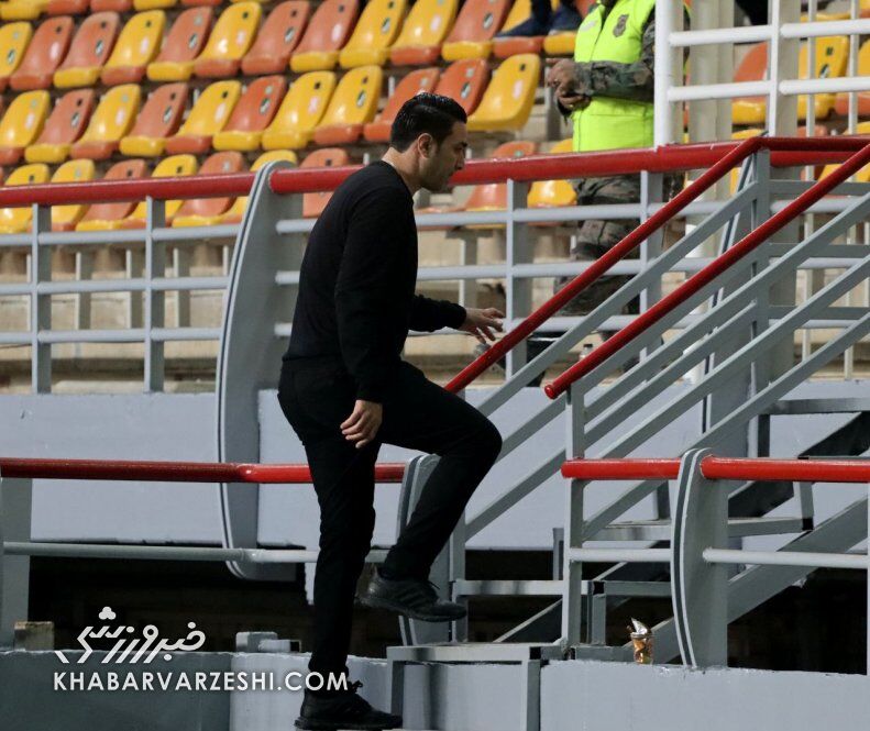 بعضی ها که کنار جواد نکونام نشسته اند ۳ کلاس هم سواد ندارند/ کل فوتبال ما لجن است!/ حرف یحیی را تایید می کنم اما...