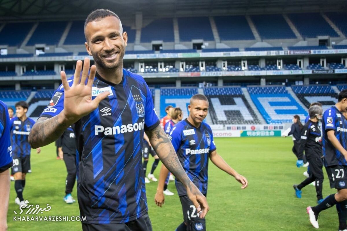 ۵۰٬۰۰۰٬۰۰۰٬۰۰۰ تومان در جیب لئاندرو پریرا مهاجم جدید پرسپولیس  ۵۰٬۰۰۰٬۰۰۰٬۰۰۰ تومان در جیب لئاندرو پریرا مهاجم جدید پرسپولیس