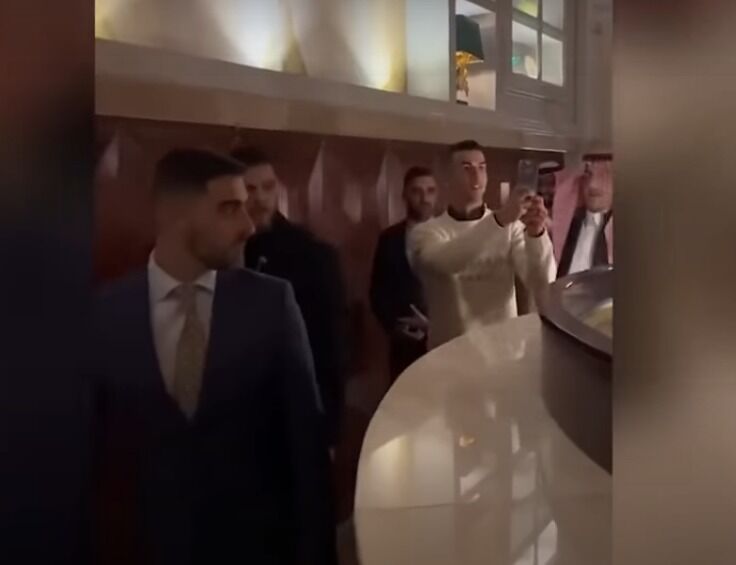 تصاویر| اقدام دستهجمعی بعد از ورود رونالدو و جورجینا/ واکنش عجیب و غافلگیرکننده CR7