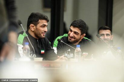 عکس| جایزه ویژه به حسن یزدانی اهدا شد/ دو رقیب قدیمی در کنار هم