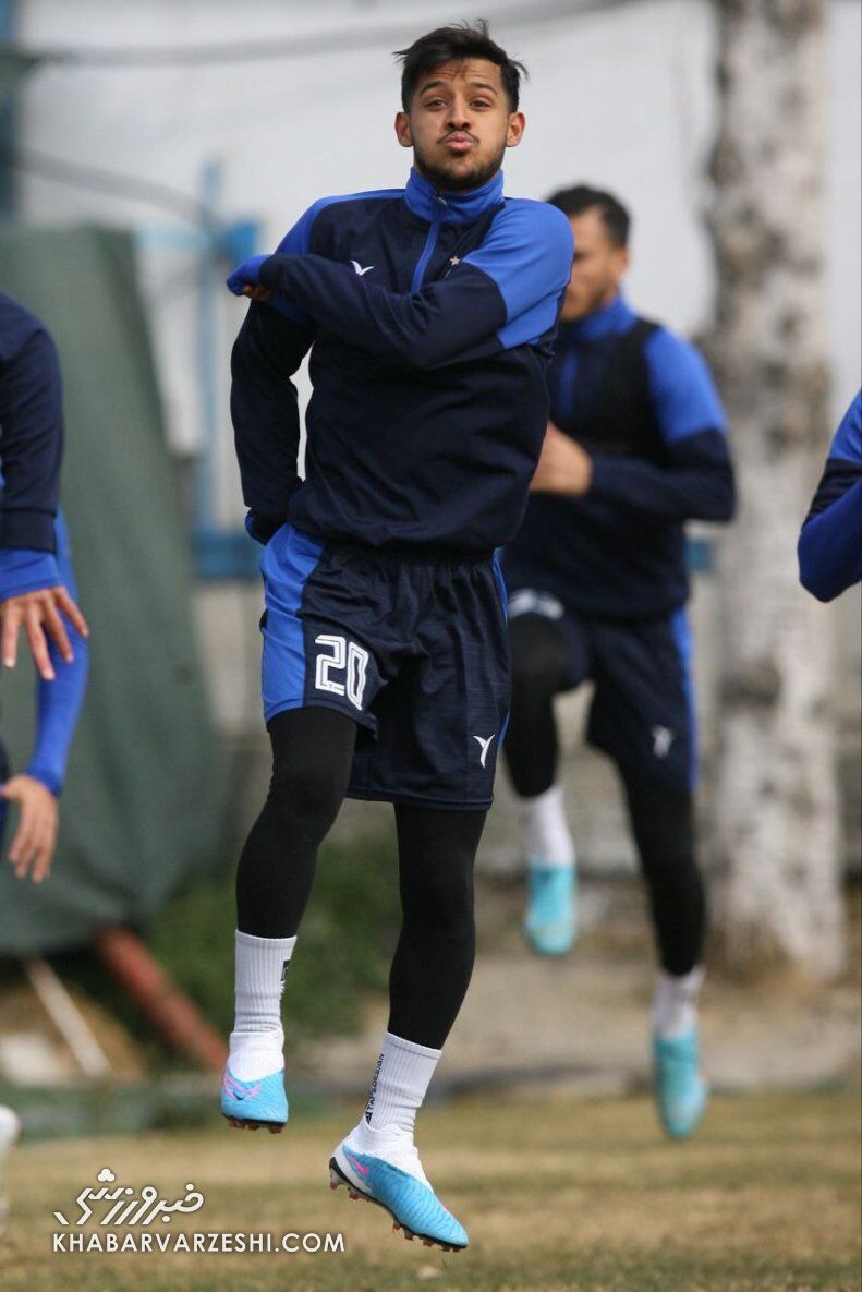 عکس| روحیه بالای ستاره استقلال در تمرینات/ شیطنتهای قایدی ادامه دارد
