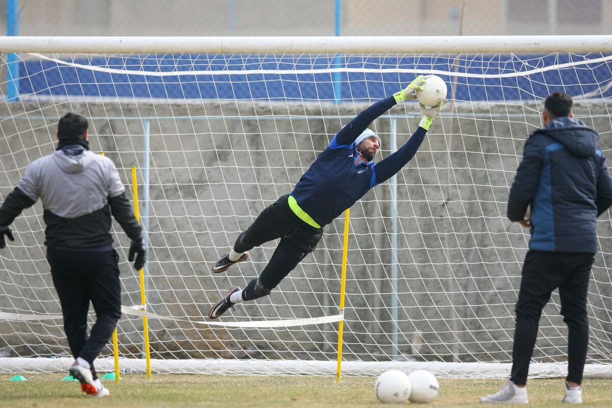 عکس| دروازه استقلال همچنان در تسخیر گلر شماره ۲ / پرواز برای پیروزی