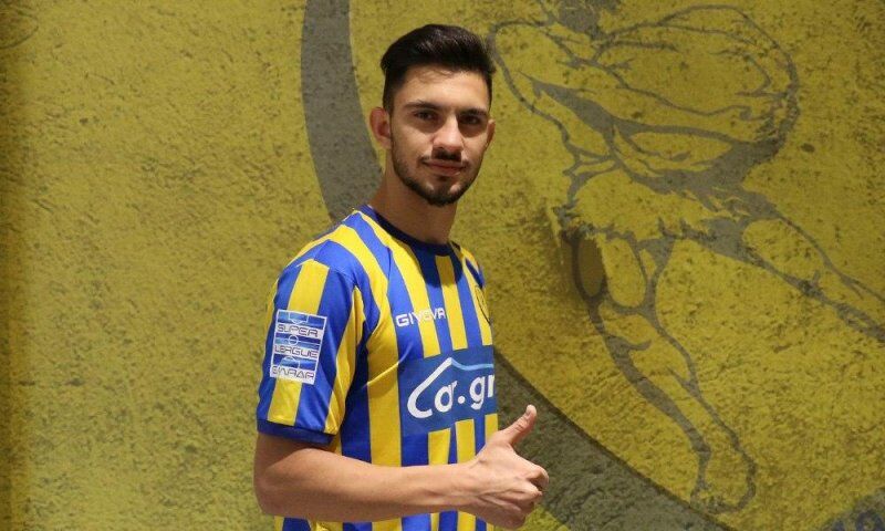 بدترین دورانم حضور در استقلال بود/ کار کردن با یحیی گلمحمدی لذتبخش است/ به خاطر این پیراهن آبی قید تیم اروپایی را زدم