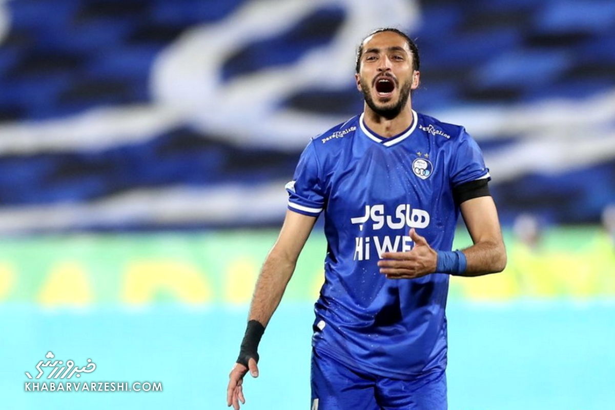 سیاوش فوق لیسانس دارد؛ چرا باید به حاشیه برود؟/ بازیکنی که به استقلال می آید باید با کلاس باشد!/ فتح الله زاده قرارداد او را فسخ کرد