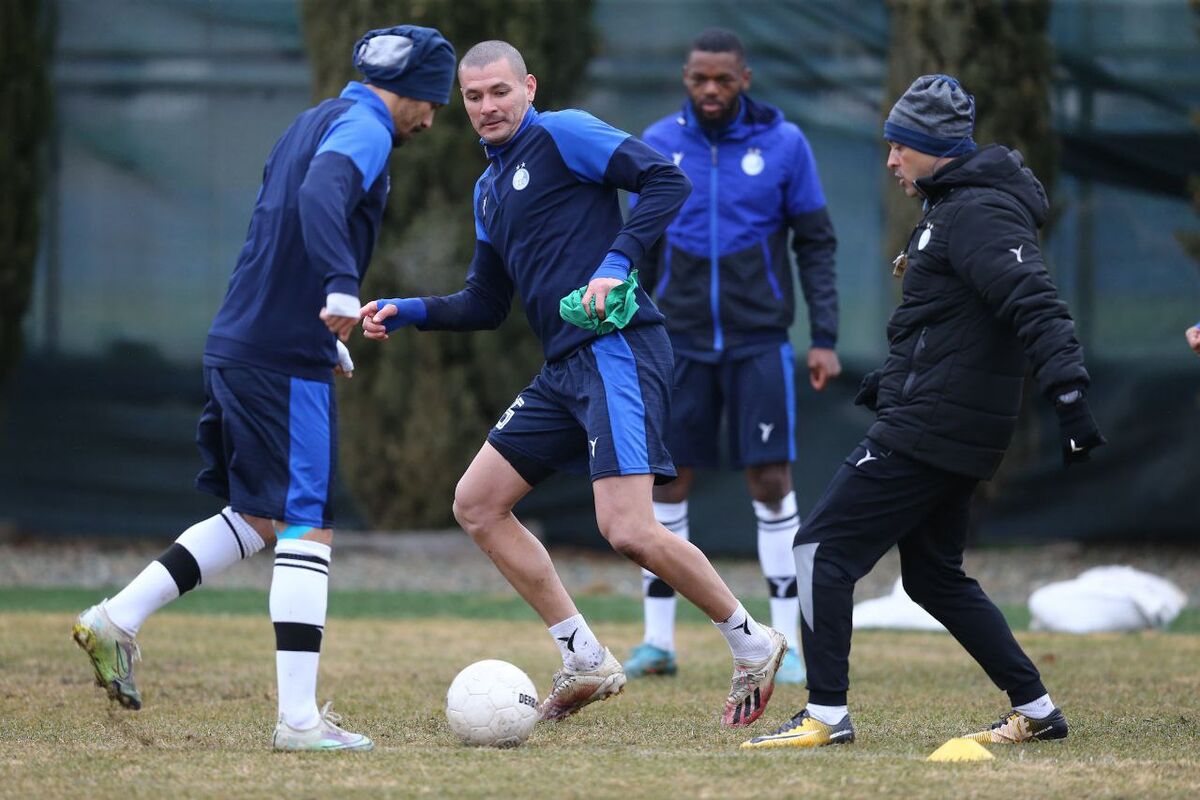 سبحان خاقانی در تمرین استقلال