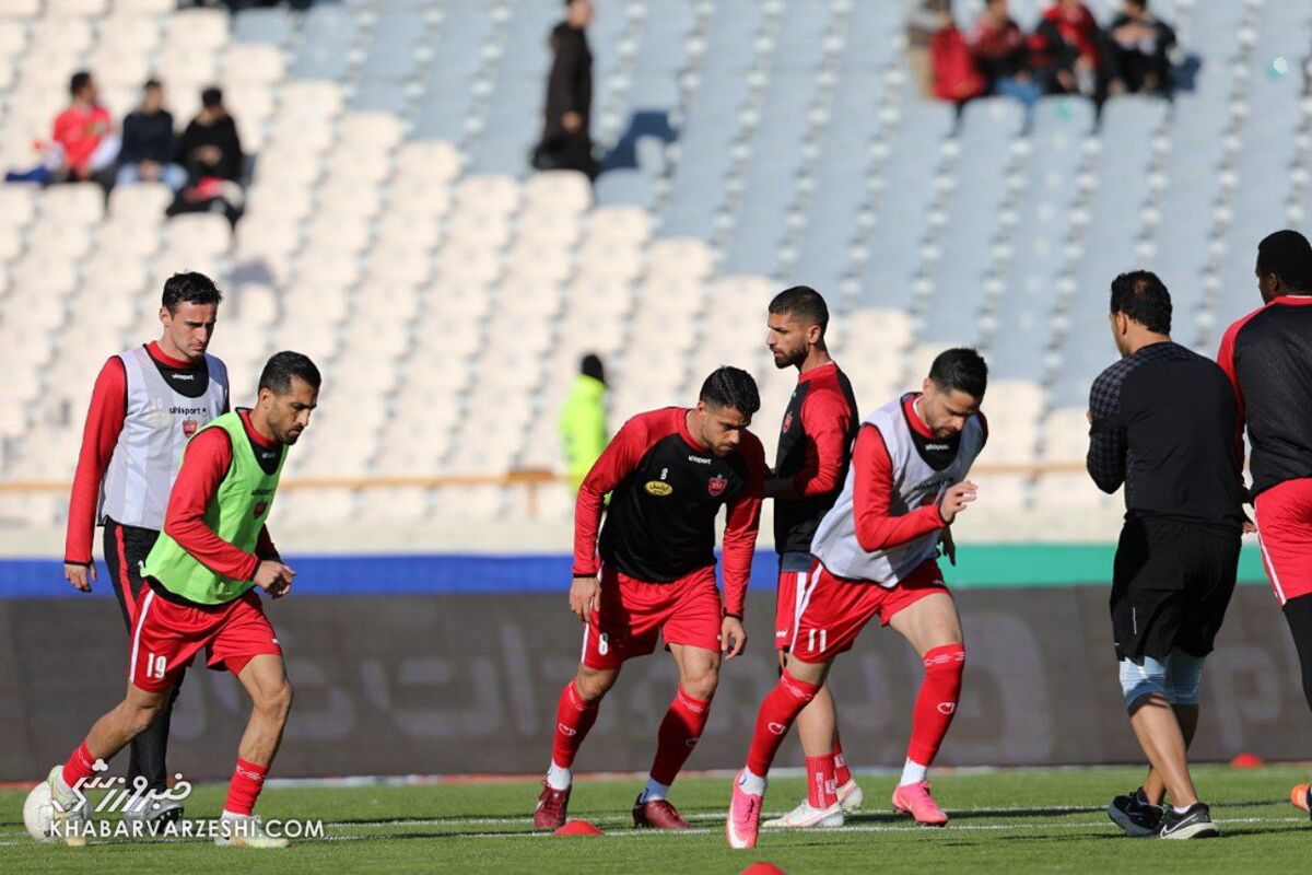 ویدیو| گرم کردن بازیکنان پرسپولیس پیش از دیدار با آلومینیوم