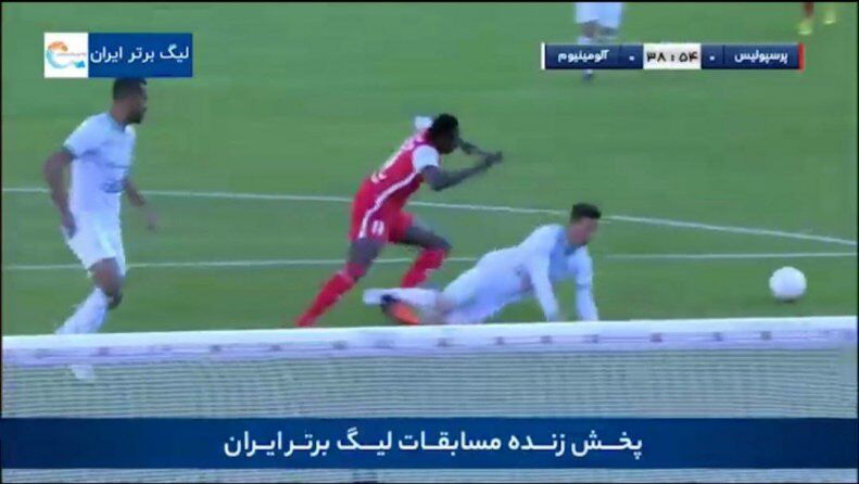 ۲ اتفاق مشکوک بازی پرسپولیس زیر ذره بین ۴ کارشناس/ تصمیم جنجالی داور در هر ۲ صحنه علیه سرخ ها؟