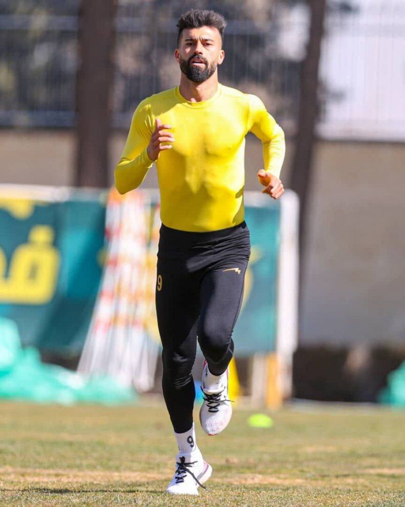 عکس | سیکس‌پک آقای عضله فوتبال ایران/ آمادگی خیره‌کننده ستاره ایرانی در نمایی دیدنی 
