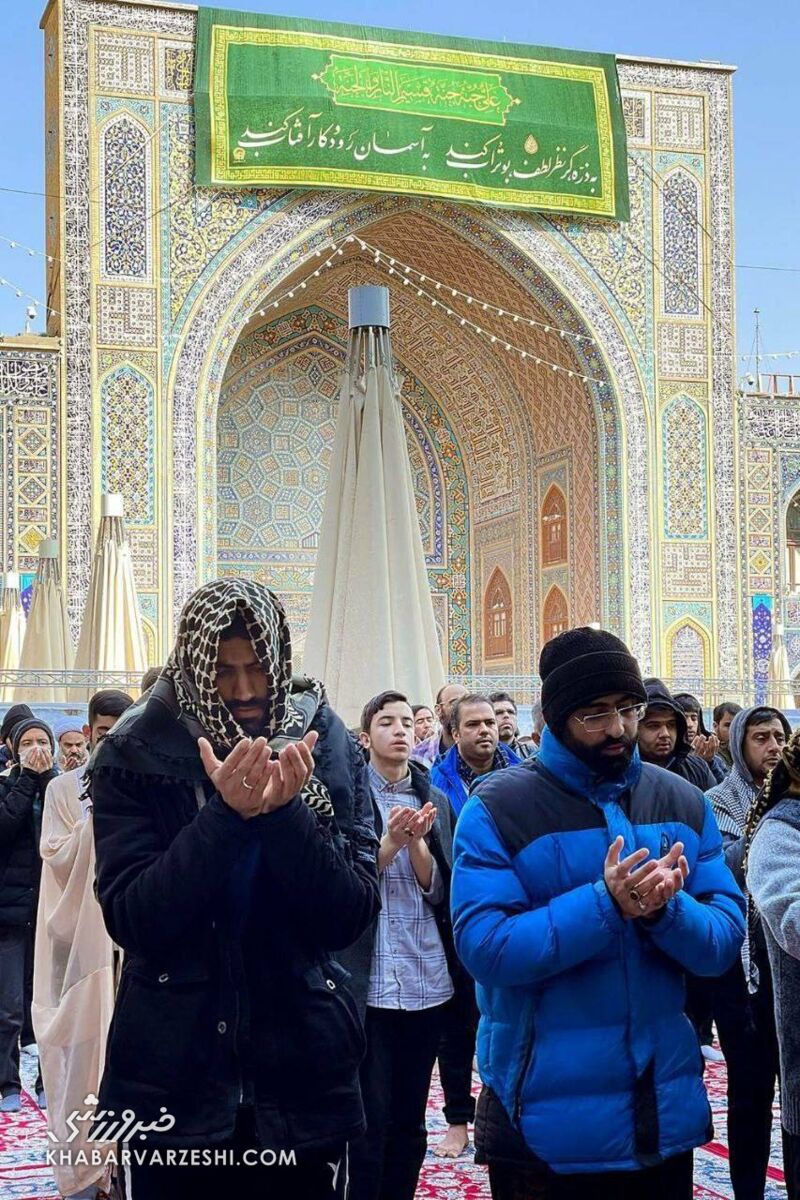 عکس| بازیکن سابق پرسپولیس در مراسم اعتکاف حرم رضوی