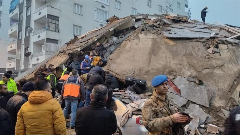عکس| فاجعه دردناک برای مربی ترکیه‌ای؛ مرگ همزمان ۱۵ عضو خانواده در زلزله!