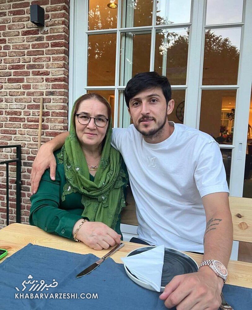 ناگفتههای مادر سردار آزمون از زندگی ورزشی و خصوصی پسرش/ سردار با قهرمانی نتیجه سختیهایش را میبینید/ ایجنت پسرم آقای آزمون است