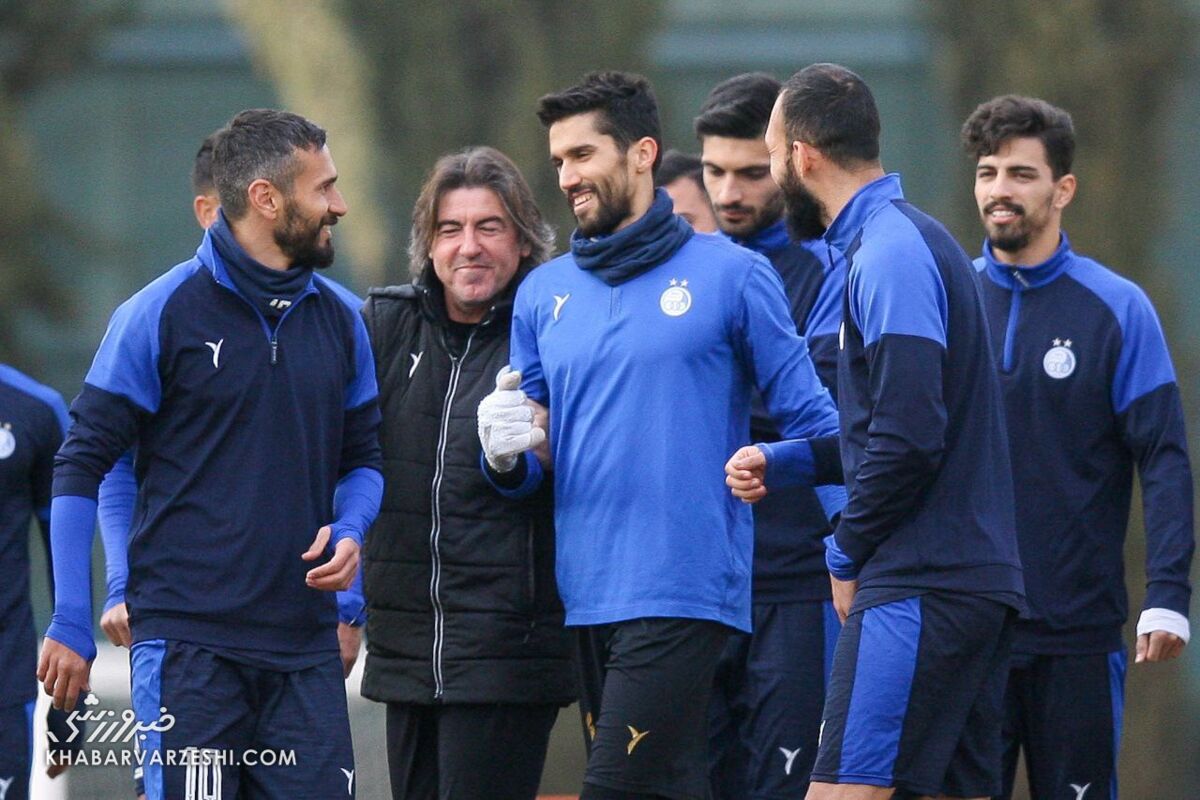 عکس| روحیه دادن استقلالیها به کاپیتان تیمشان