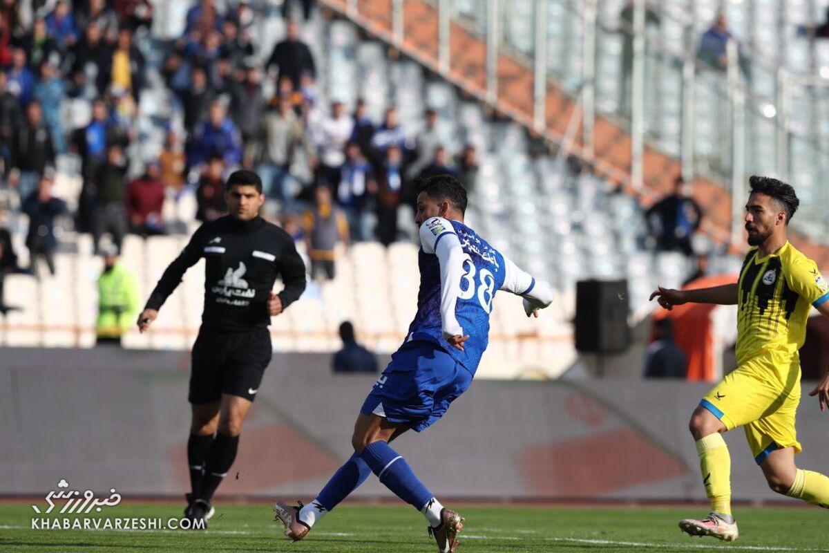 تصاویر | بغض ستاره استقلال ترکید/ فریم به فریم با لحظه خاص برای یک آبیپوش