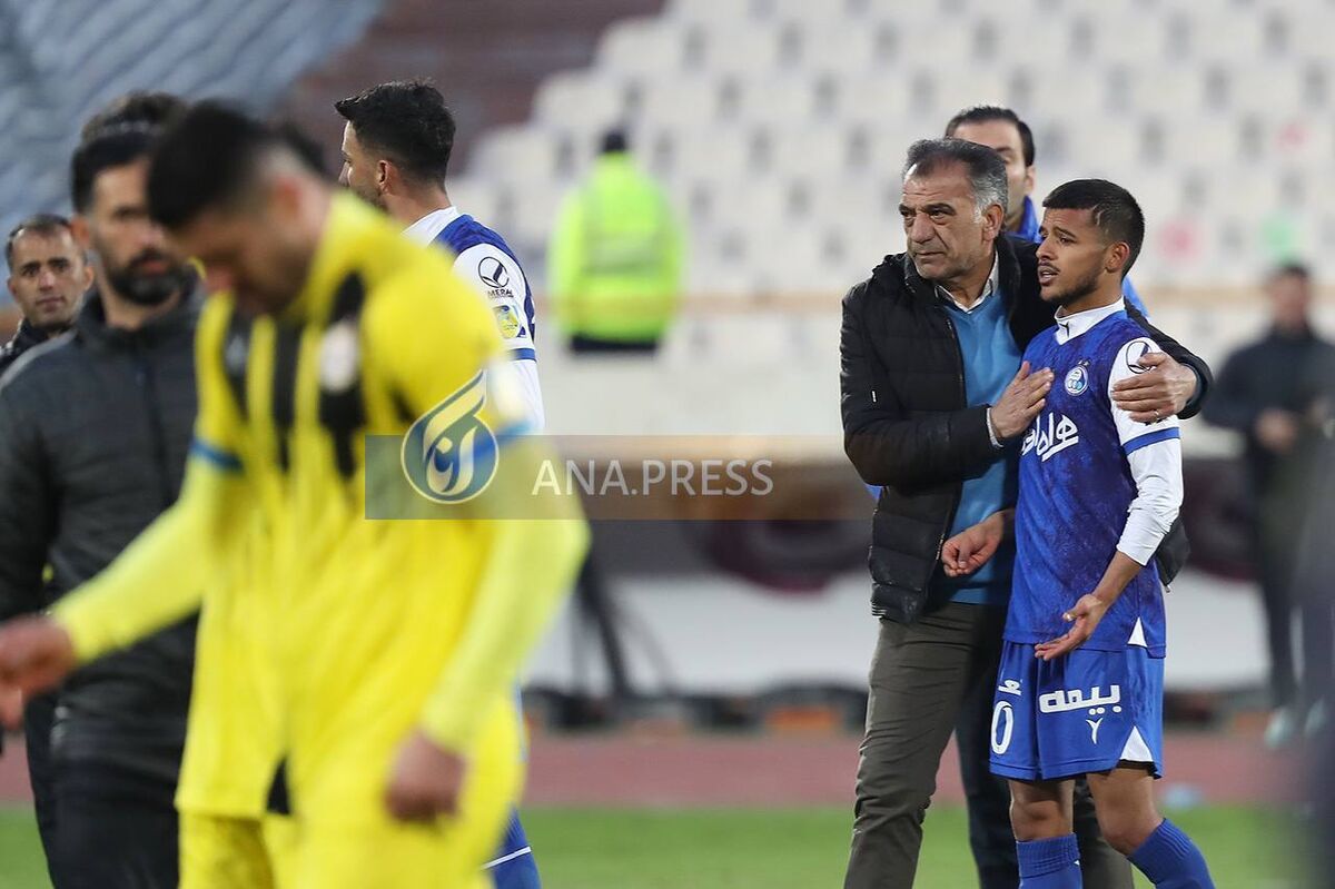 تصاویر| درگیری عجیب ۲ ستاره استقلال در پایان بازی/ کاپیتان و سرپرست آبی ها وارد ماجرا شدند