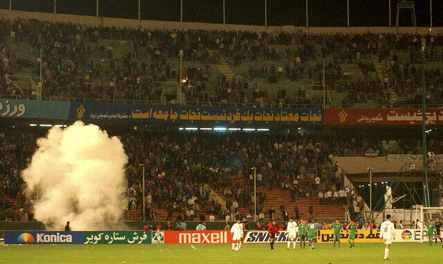 تصاویر استثنایی از روز وحشتناک فوتبال ایران/ از بلاژویچ که آسمانی شد تا عکسهایی از علی دایی و مهرداد میناوند تیم ملی فوتبال ایران