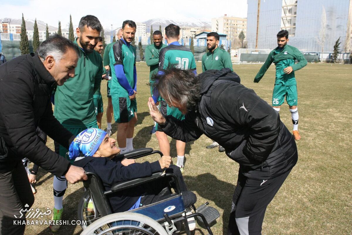 عکس| استقبال ساپینتو از مهمان ویژه در تمرین استقلال