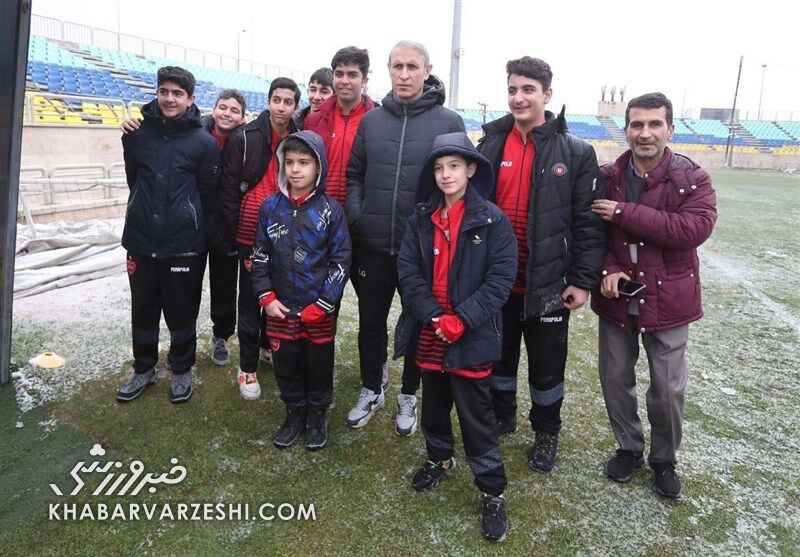 عکس| فرشتههای کوچک مهمان تمرین پرسپولیس/ مهاجم گلزن یاد گذشته کرد
