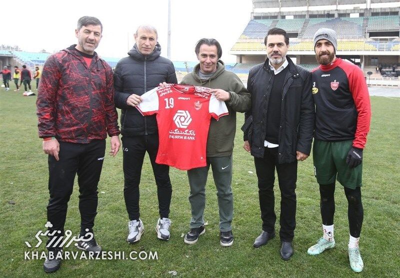 عکس| فرشتههای کوچک مهمان تمرین پرسپولیس/ مهاجم گلزن یاد گذشته کرد