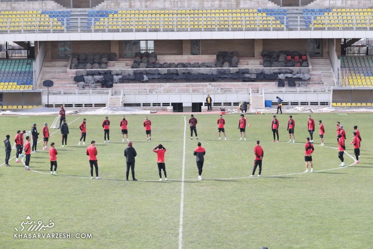 عکس| ادای احترام بازیکنان پرسپولیس به ملی پوشان فوت شده در زلزله ترکیه