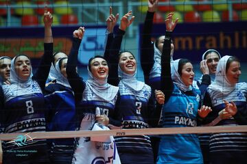 رقص و شادی دختران پس از قهرمانی در لیگ برتر +ویدیو