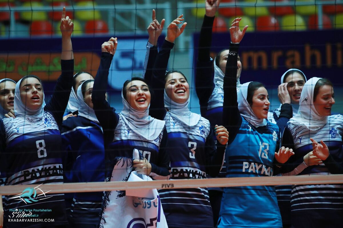 رقص و شادی دختران پیکان‌سوار پس از قهرمانی در لیگ برتر +ویدیو