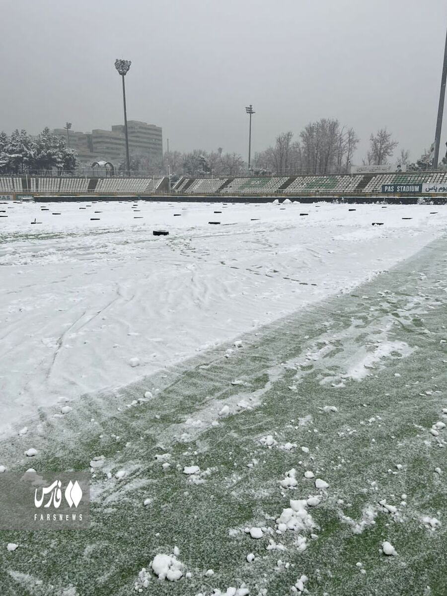 عکس| وضعیت ورزشگاه دستگردی پس از بارش برف/ بازی پیکان و استقلال برگزار میشود؟