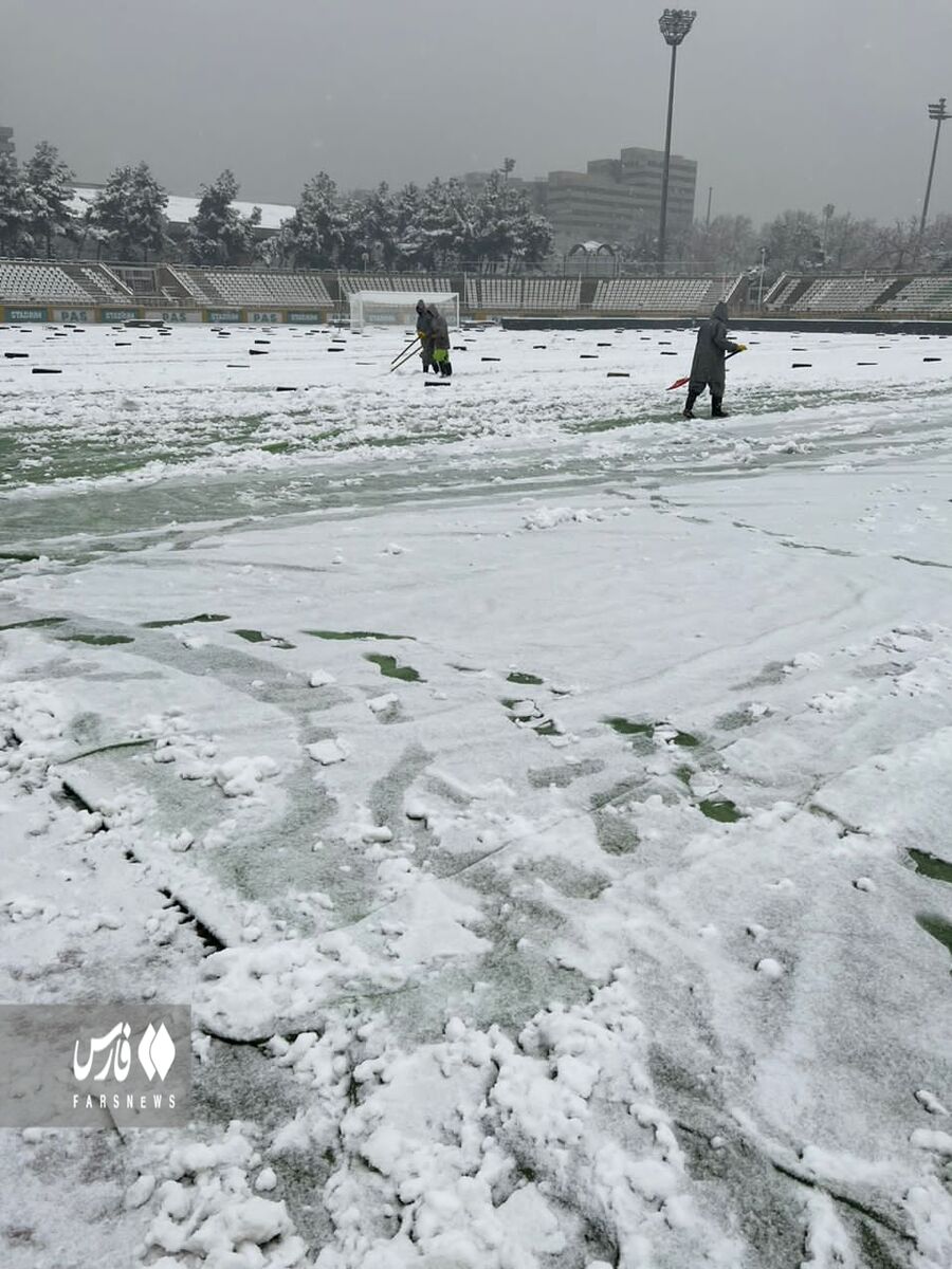 عکس| وضعیت ورزشگاه دستگردی پس از بارش برف/ بازی پیکان و استقلال برگزار میشود؟