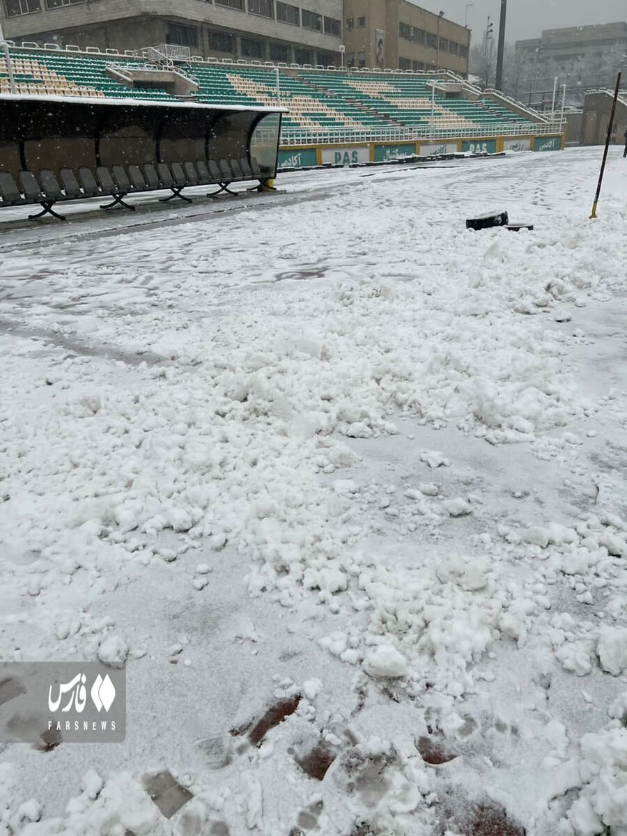 عکس| وضعیت ورزشگاه دستگردی پس از بارش برف/ بازی پیکان و استقلال برگزار میشود؟